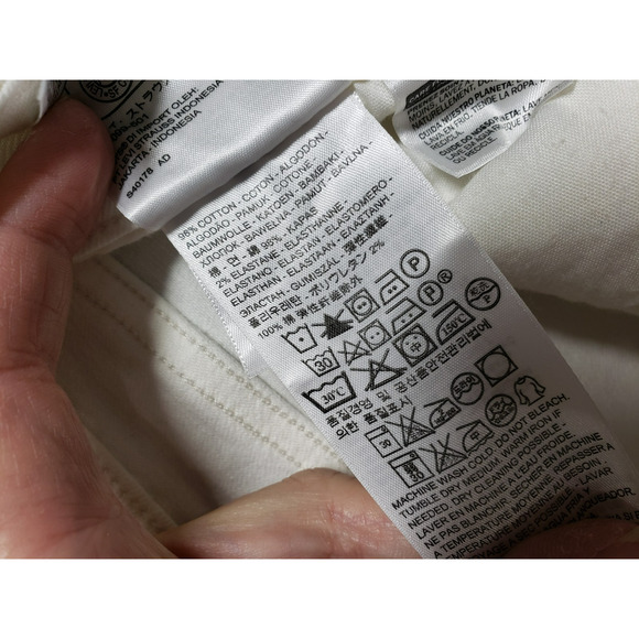 Levis Jeans Size 16 Womens White Pants Stretch Mid Rise Classic Capri Cuffed NWT - Picture 8 of 16